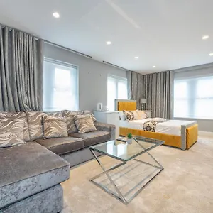 *re7c* Ground Floor Room, For Your Relaxed & Cosy + Free Parking + Free Fast Wifi * Homestay Batley